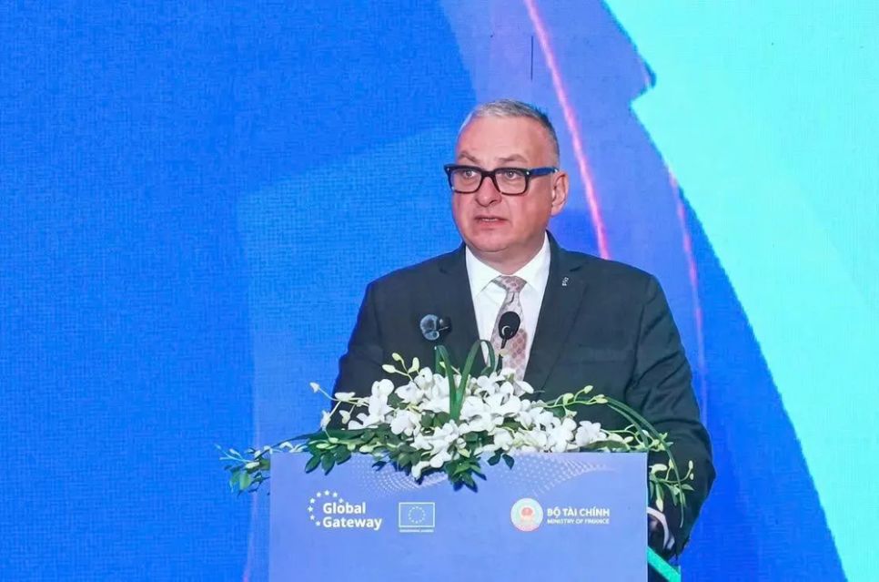 Ông Jozef Síkela, Cao ủy phụ trách Quan hệ đối tác quốc tế của EU, phát biểu tại diễn đàn. Ảnh: LƯU THỦY