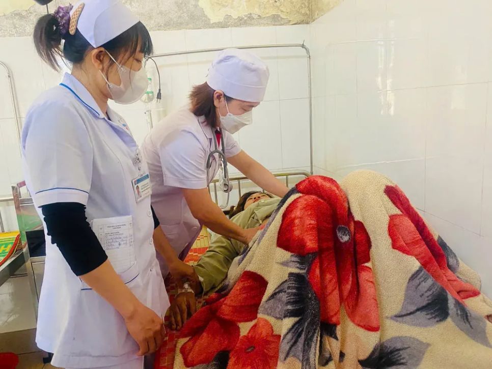 Các bệnh nhân nhập viện trong tình trạng đau bụng, tiêu chảy, nôn, sốt