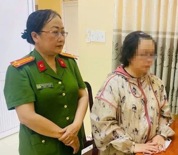 Đối tượng Huỳnh Thị Xuân M. tại cơ quan công an. Ảnh: THANH THÚY