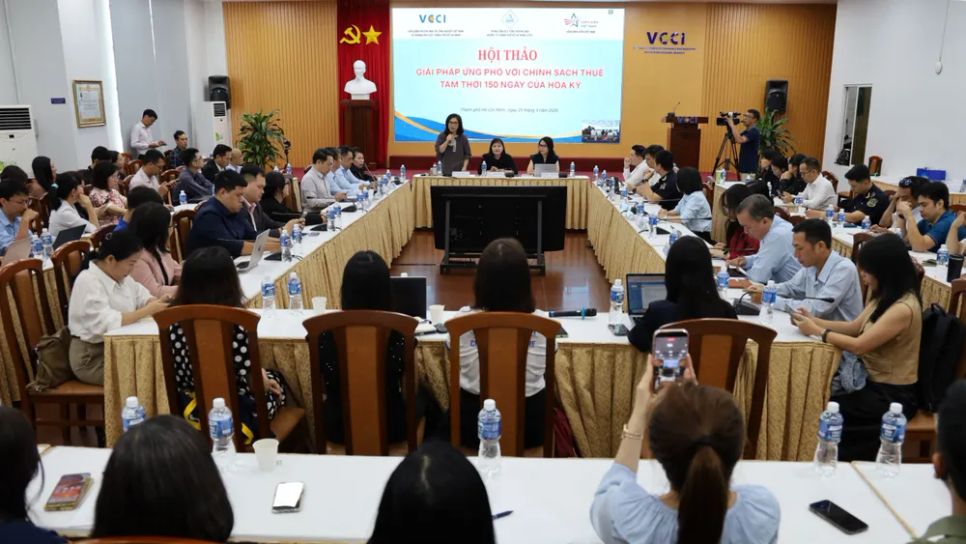 Hội thảo “Giải pháp ứng phó chính sách thuế tạm thời 150 ngày của Hoa Kỳ” thu hút sự tham gia đông đảo doanh nghiệp. Ảnh: MINH XUÂN