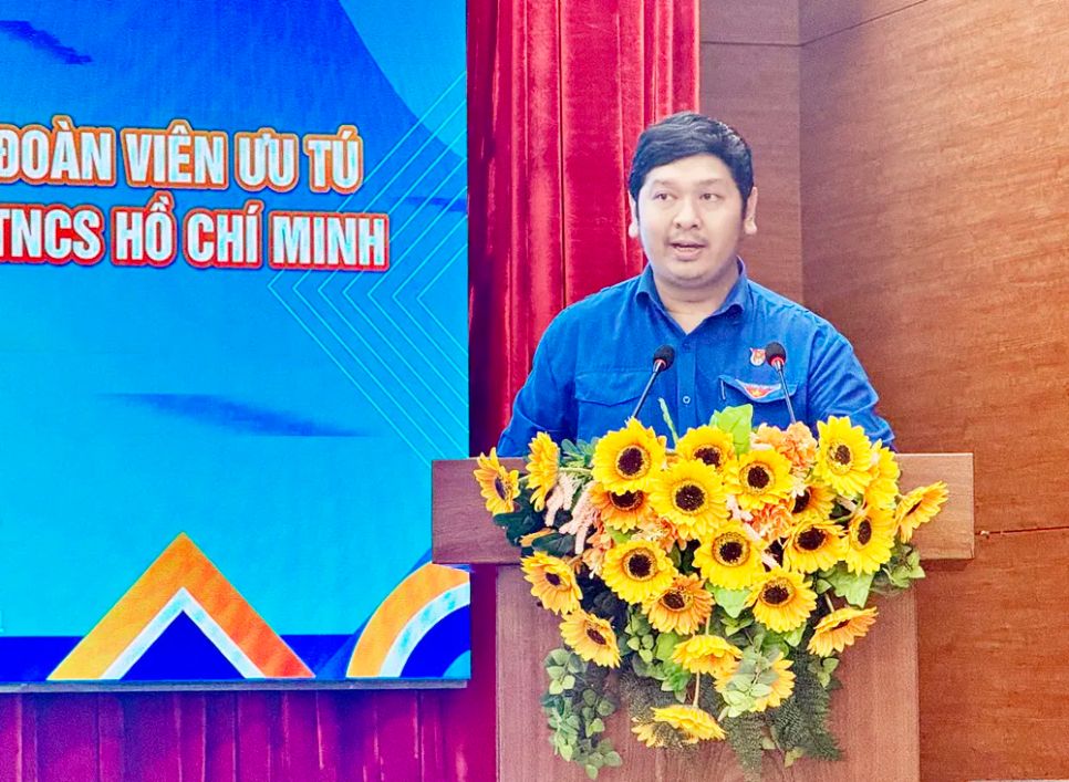 Đồng chí Bùi Hữu Hồng Hải phát biểu tại hội nghị Đồng chí Bùi Hữu Hồng Hải phát biểu tại hội nghị