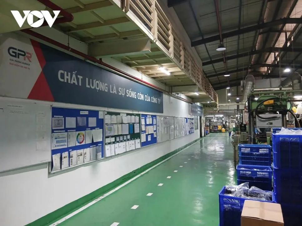 Doanh nghiệp tiết kiệm chi phí để duy trì hoạt động.