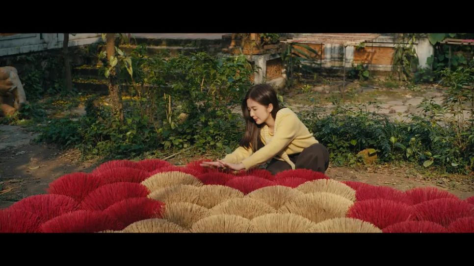 Phim xây dựng bối cảnh về làng nghề làm hương truyền thống Phim xây dựng bối cảnh về làng nghề làm hương truyền thống