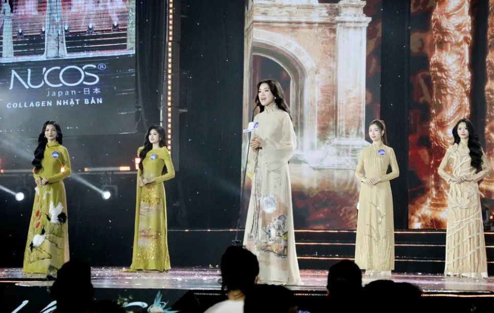 Các thí sinh trong phần thi Người đẹp du lịch Các thí sinh trong phần thi Người đẹp du lịch