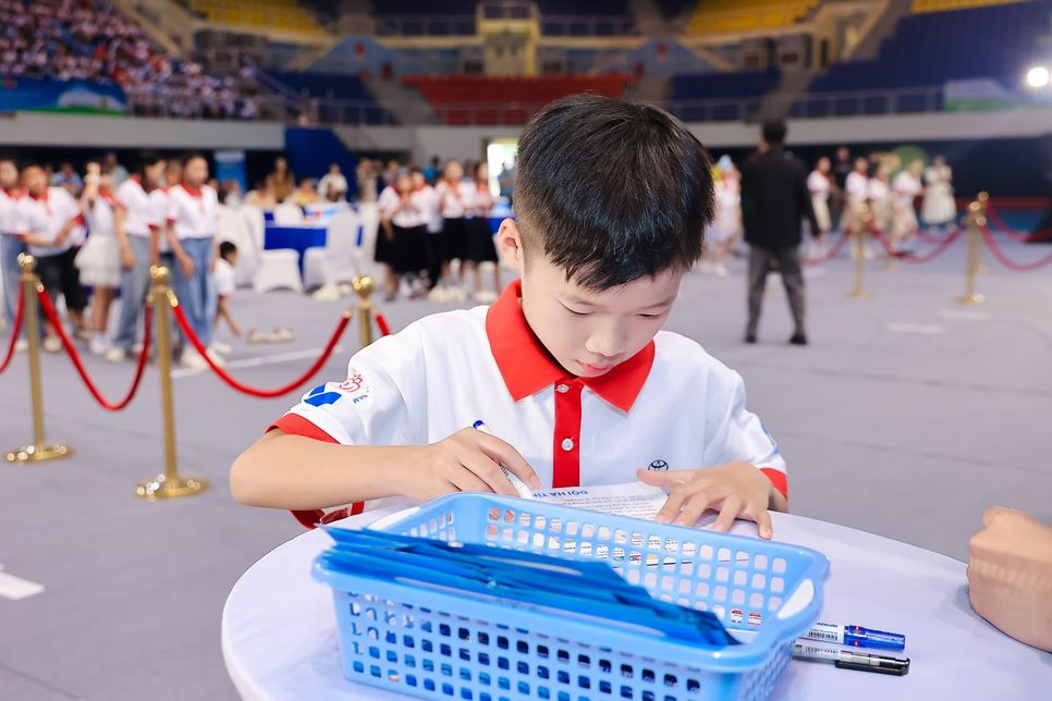 Phần giao lưu kiến thức với trò chơi Chạy tiếp sức Phần giao lưu kiến thức với trò chơi Chạy tiếp sức