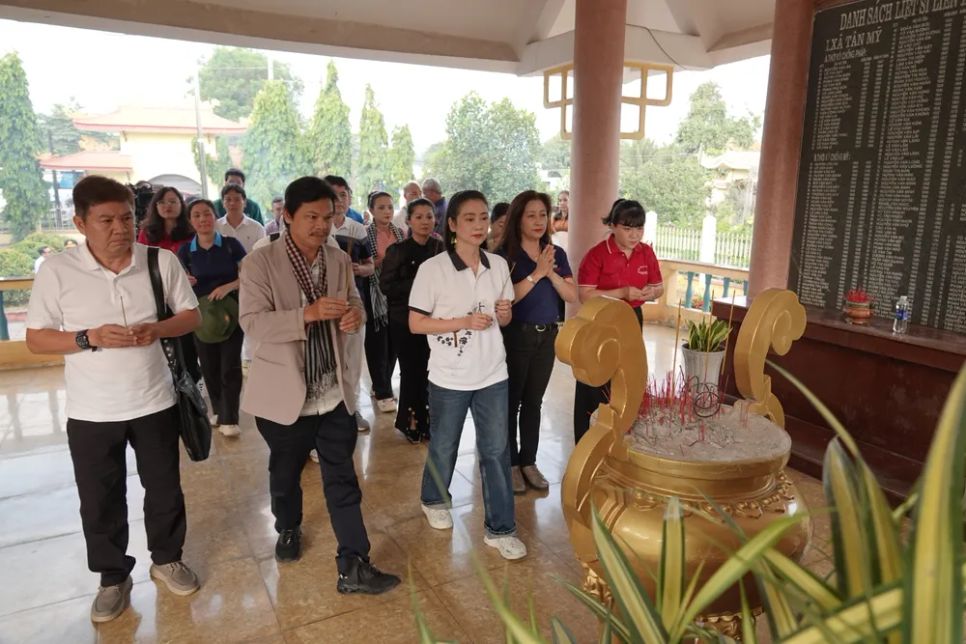 Nghệ sĩ sân khấu thành phố hội ngộ tại Chiến khu Đ Nghệ sĩ sân khấu thành phố hội ngộ tại Chiến khu Đ