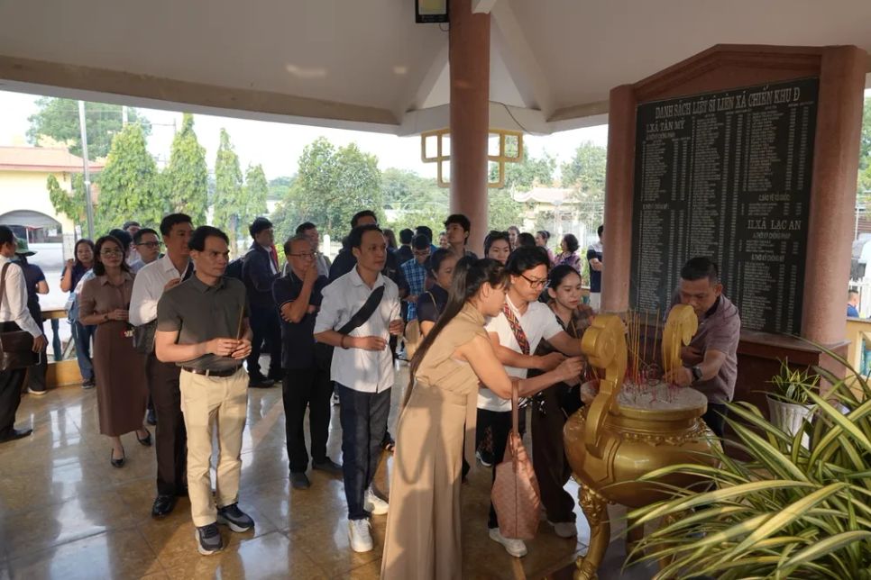 Nghệ sĩ sân khấu thành phố hội ngộ tại Chiến khu Đ Nghệ sĩ sân khấu thành phố hội ngộ tại Chiến khu Đ