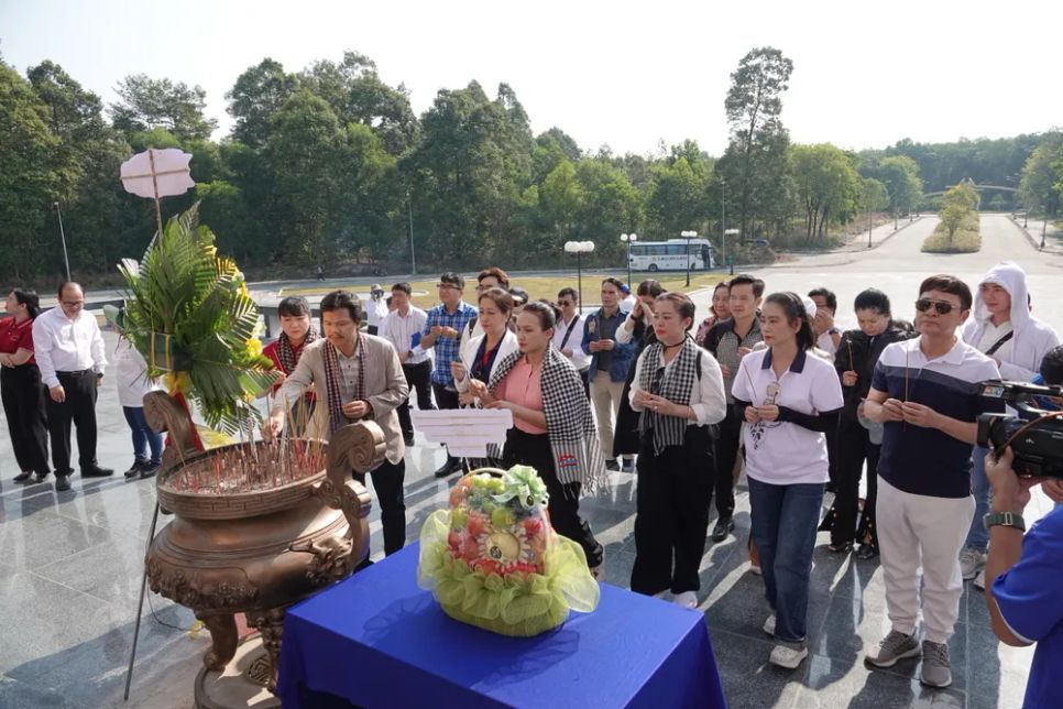 Nghệ sĩ sân khấu thành phố hội ngộ tại Chiến khu Đ Nghệ sĩ sân khấu thành phố hội ngộ tại Chiến khu Đ