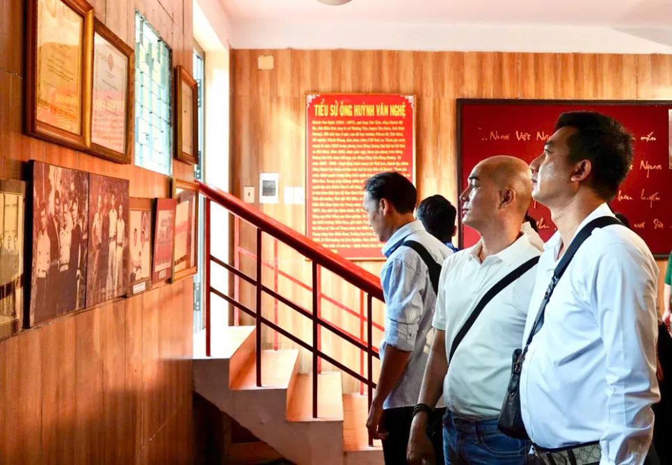 Nghệ sĩ sân khấu thành phố hội ngộ tại Chiến khu Đ Nghệ sĩ sân khấu thành phố hội ngộ tại Chiến khu Đ