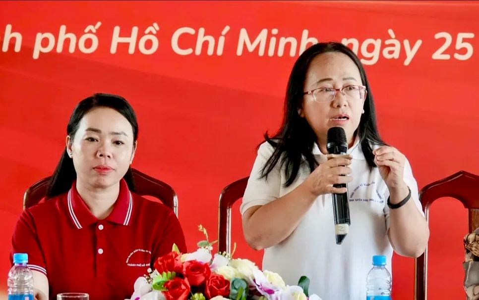 Phó Trưởng Ban Tuyên giáo và Dân vận Thành ủy TPHCM Đinh Thị Thanh Thủy ghi nhận các ý kiến đóng góp tại buổi sinh hoạt chuyên đề. Ảnh: THÚY BÌNH Phó Trưởng Ban Tuyên giáo và Dân vận Thành ủy TPHCM Đinh Thị Thanh Thủy ghi nhận các ý kiến đóng góp tại buổi sinh hoạt chuyên đề. Ảnh: THÚY BÌNH