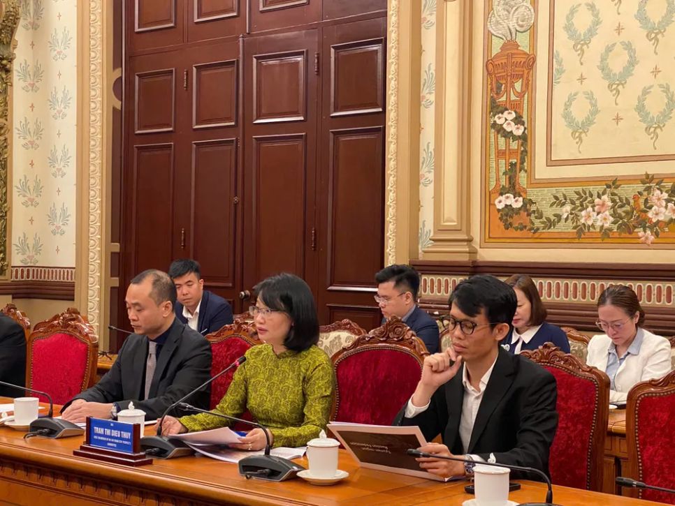 Đồng chí Trần Thị Diệu Thúy phát biểu tại buổi làm việc. Ảnh: XUÂN HẠNH