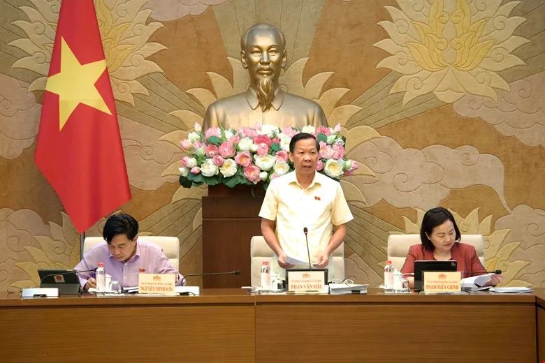 Chủ nhiệm Ủy ban Kinh tế và Tài chính chủ trì phiên họp