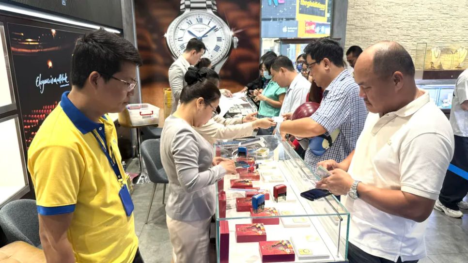 Giá vàng tăng 1-1,7 triệu đồng/lượng Giá vàng tăng 1-1,7 triệu đồng/lượng