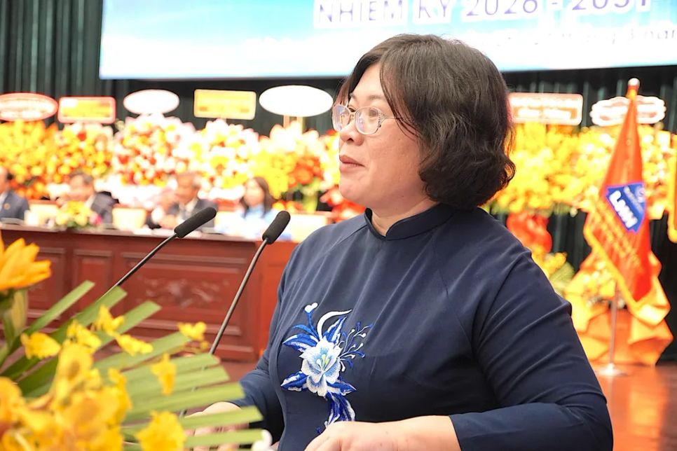 Đồng chí Văn Thị Bạch Tuyết phát biểu tại Đại hội. ẢNH QUANG HUY