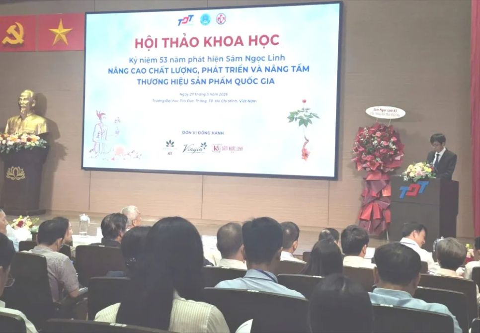 Lãnh đạo Trường Đại học Tôn Đức Thắng phát biểu tại hội thảo, đánh giá cao về giá trị dược lý của sâm Ngọc Linh
