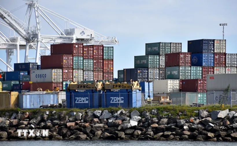 Các container hàng hóa Trung Quốc tại cảng Long Beach, bang California, Mỹ. Ảnh: THX/TTXVN Các container hàng hóa Trung Quốc tại cảng Long Beach, bang California, Mỹ. Ảnh: THX/TTXVN