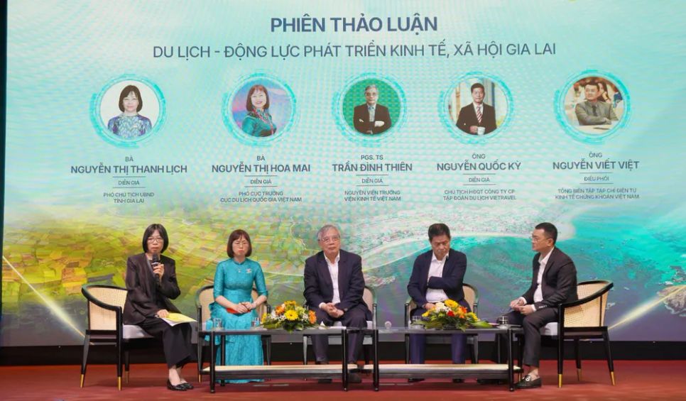 Các chuyên gia, đại biểu trao đổi tại diễn đàn