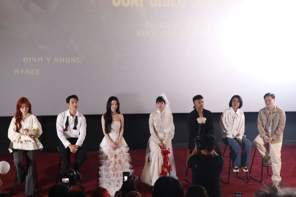 <i>Đoàn phim </i>Song hỷ lâm nguy<i> tại buổi gặp gỡ truyền thông. Ảnh: V.HÀ</i>