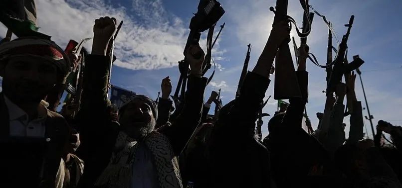 Lực lượng Houthi trong một cuộc xuống đường thể hiện tình đoàn kết với Iran. Ảnh: ANEWS Lực lượng Houthi trong một cuộc xuống đường thể hiện tình đoàn kết với Iran. Ảnh: ANEWS