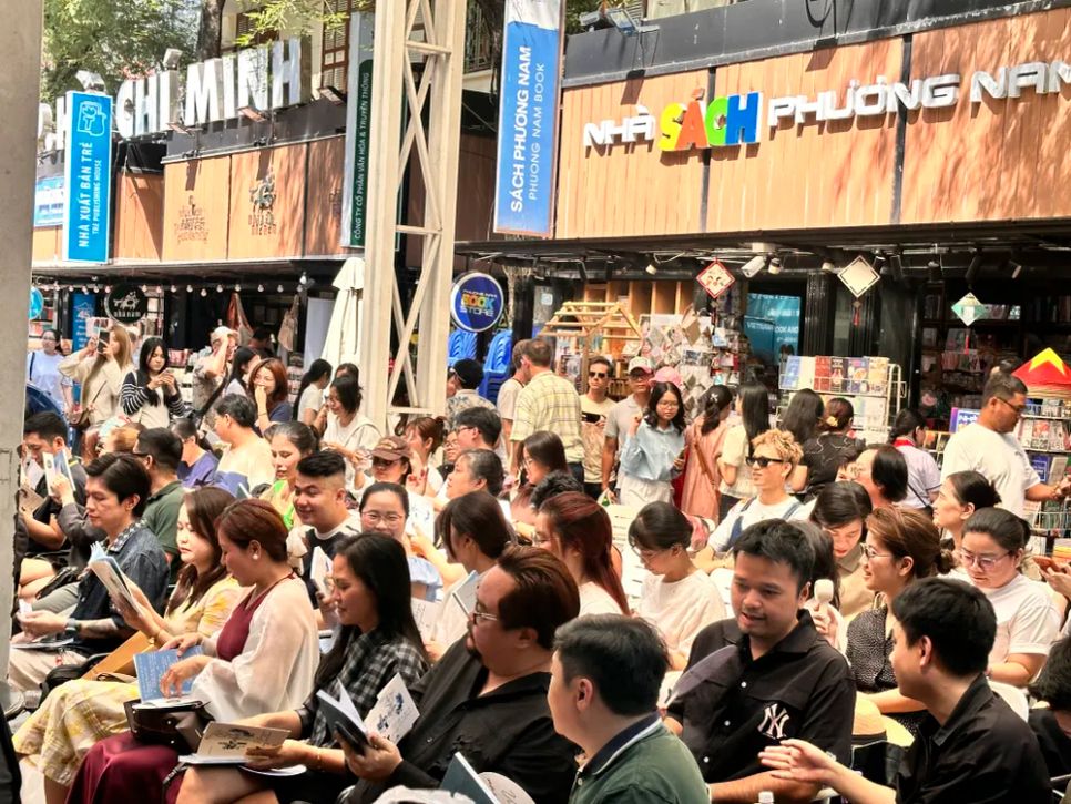 Đông đảo bạn trẻ đã đến tham dự chương trình