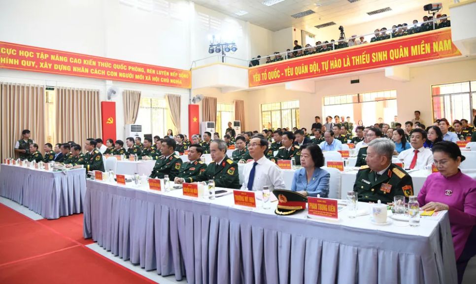 Buổi lễ có sự tham dự của các đồng chí lãnh đạo, nguyên lãnh đạo Đảng, Nhà nước Buổi lễ có sự tham dự của các đồng chí lãnh đạo, nguyên lãnh đạo Đảng, Nhà nước