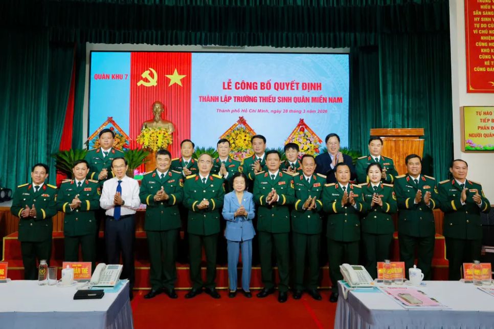 Đại biểu chụp hình lưu niệm tại lễ công bố. Ảnh: LÊ TRẦM Đại biểu chụp hình lưu niệm tại lễ công bố. Ảnh: LÊ TRẦM