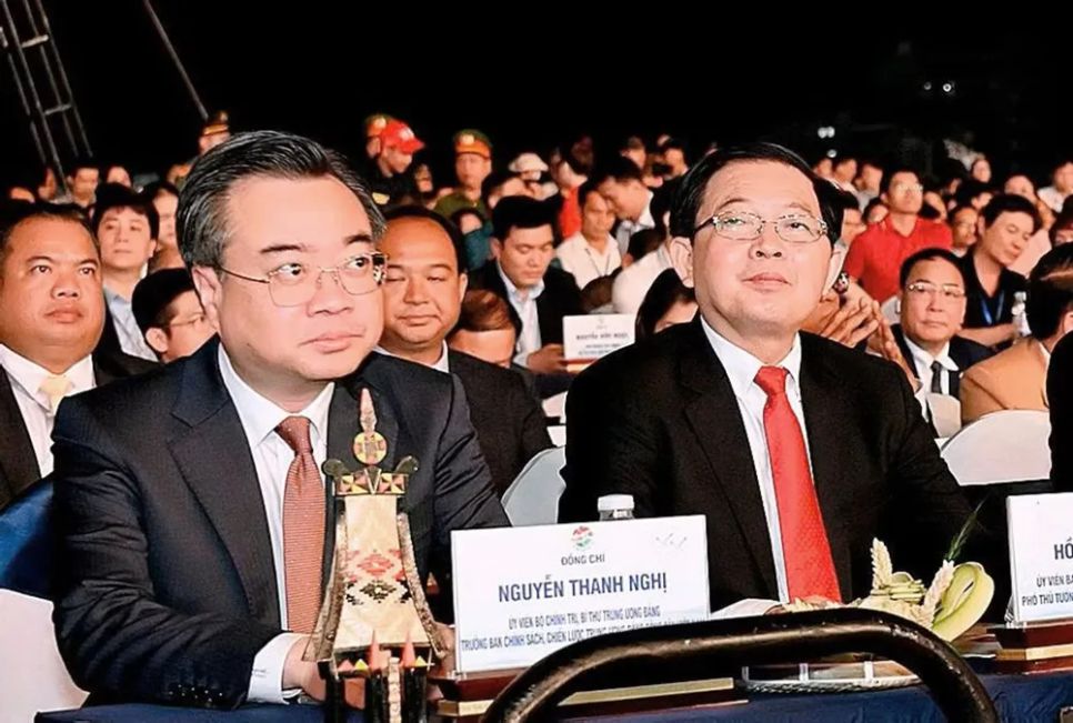 Đồng chí Nguyễn Thanh Nghị và đồng chí Hồ Quốc Dũng dự lễ khai mạc. Ảnh: PV Đồng chí Nguyễn Thanh Nghị và đồng chí Hồ Quốc Dũng dự lễ khai mạc. Ảnh: PV