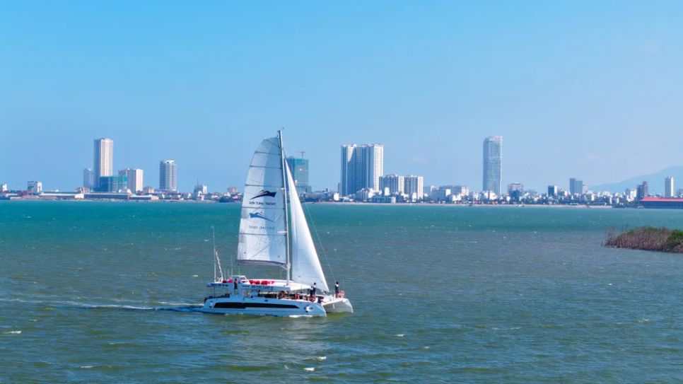 Du lịch Quy Nhơn - Gia Lai đang từng bước được khẳng định, dần hướng đến chuyên nghiệp. Ảnh: LÂM LÂM Du lịch Quy Nhơn - Gia Lai đang từng bước được khẳng định, dần hướng đến chuyên nghiệp. Ảnh: LÂM LÂM