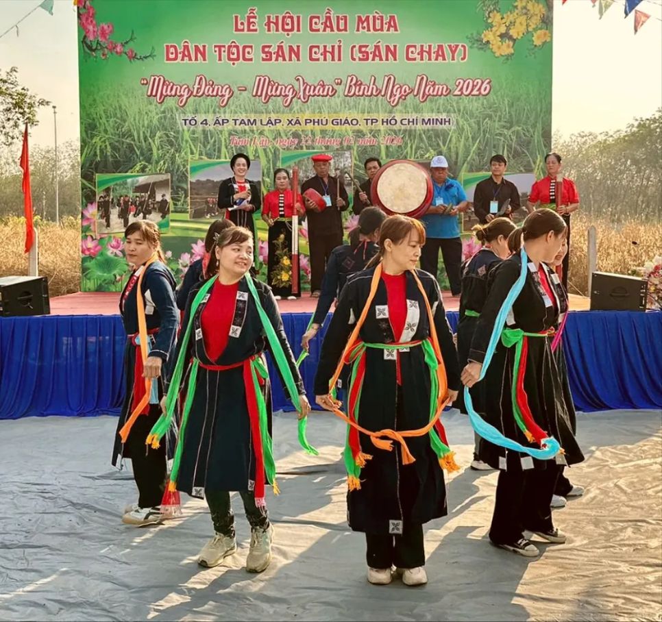 Điệu múa Tắc Xình truyền thống của đồng bào Sán Chay cầu cho mưa thuận, gió hòa