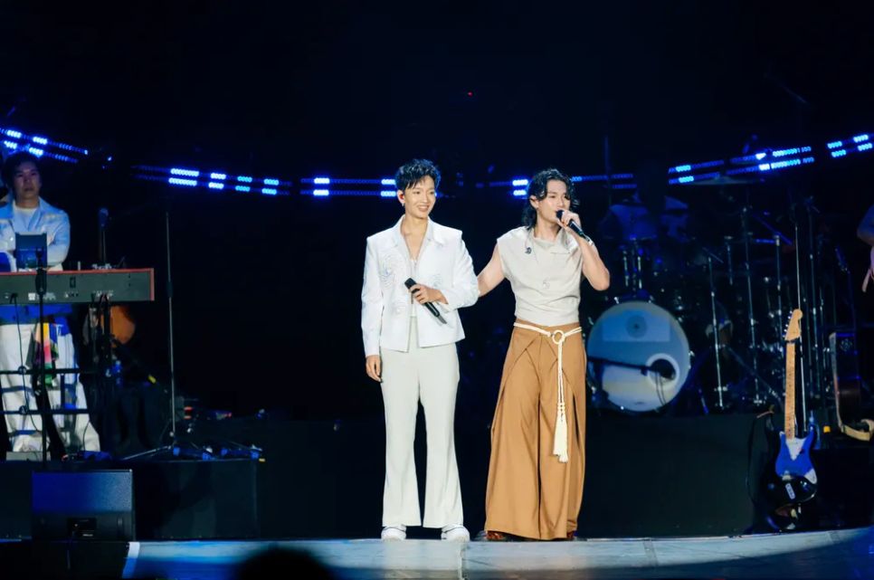 GREY D dành tặng khán giả các bài hát quen thuộc như 