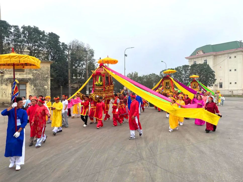 Lễ rước trên đường bộ