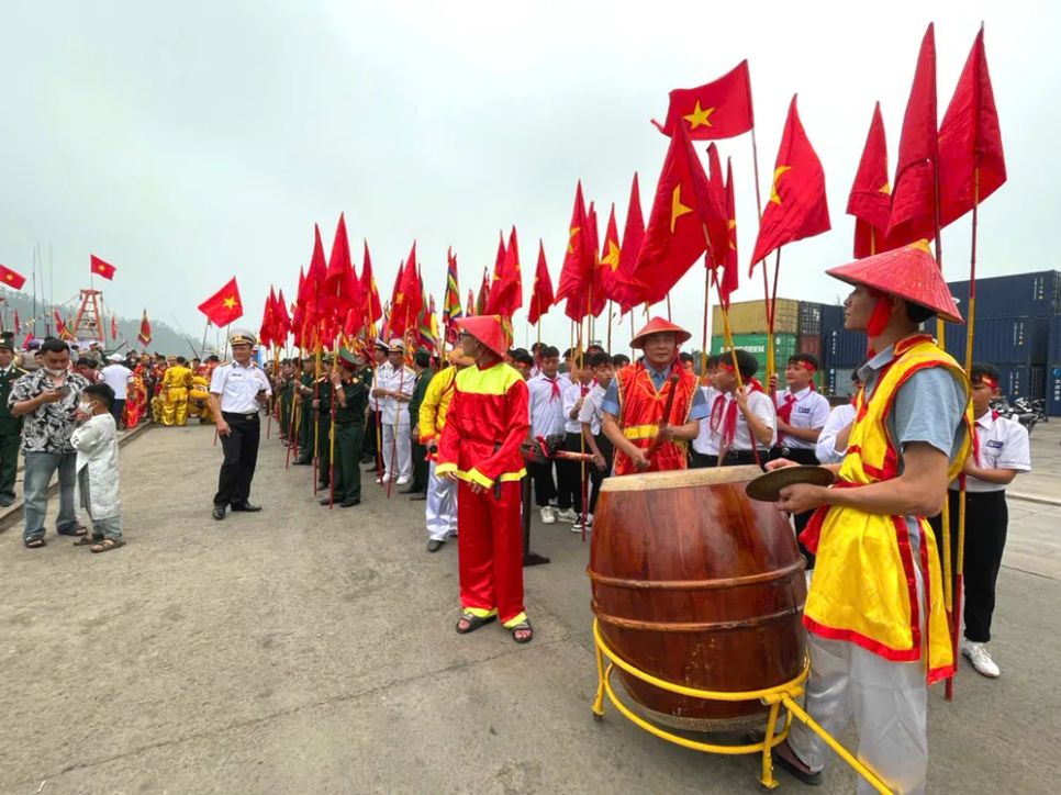 Nét đẹp lễ rước đường biển - Lễ hội đền Mai Bảng