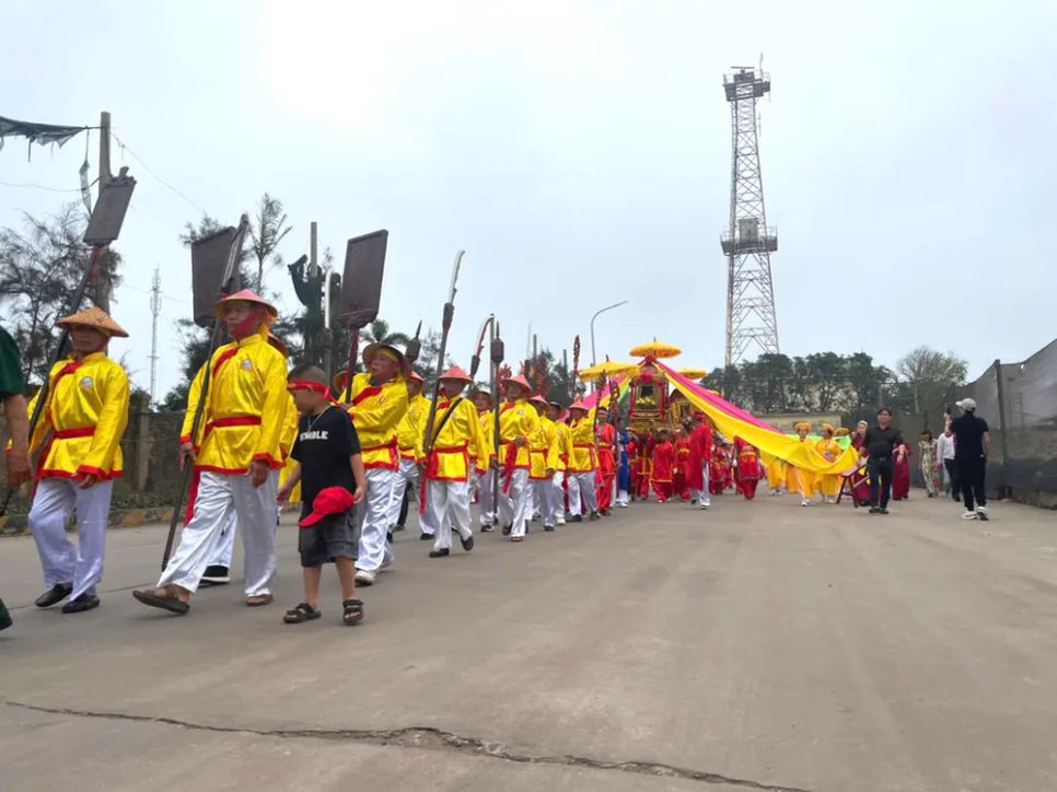 Nét đẹp lễ rước đường biển - Lễ hội đền Mai Bảng