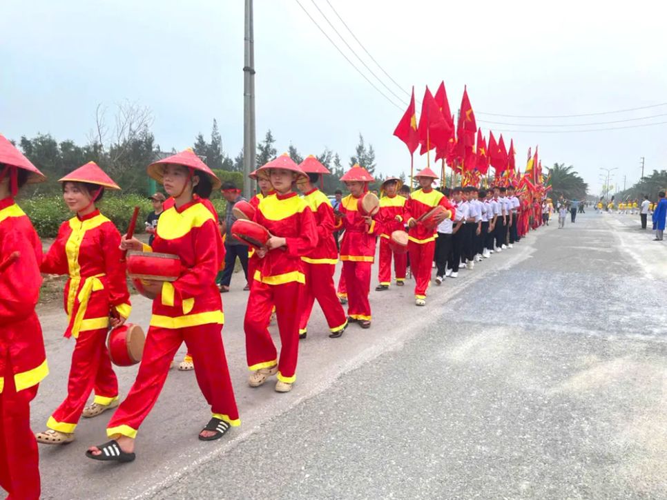 Nét đẹp lễ rước đường biển - Lễ hội đền Mai Bảng