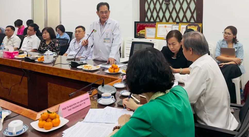 Đại diện BV Nhi đồng 2 báo cáo tại buổi làm việc