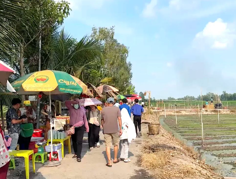 Chợ phiên Xóm Rẫy: Nơi nông sản “cất cánh”, nông dân làm giàu Chợ phiên Xóm Rẫy: Nơi nông sản “cất cánh”, nông dân làm giàu