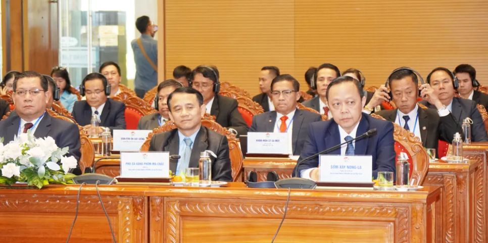 Lãnh đạo các tỉnh phía Nam của Lào tại hội nghị