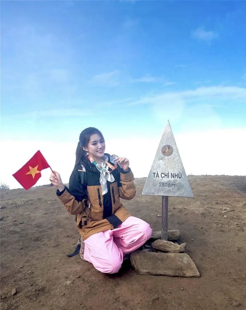 Hình ảnh đời thường của tân hoa hậu