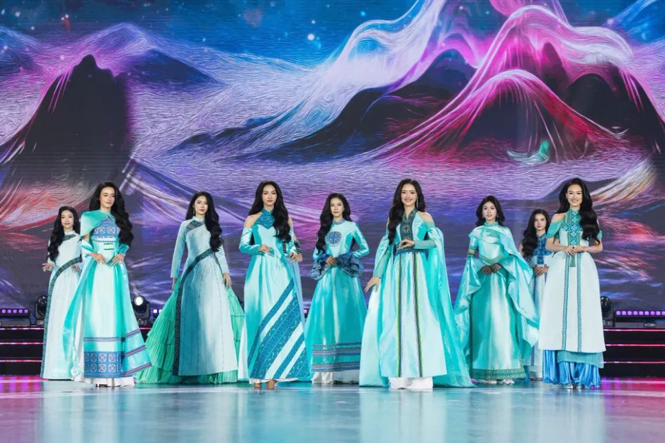 Thi trình diễn áo dài