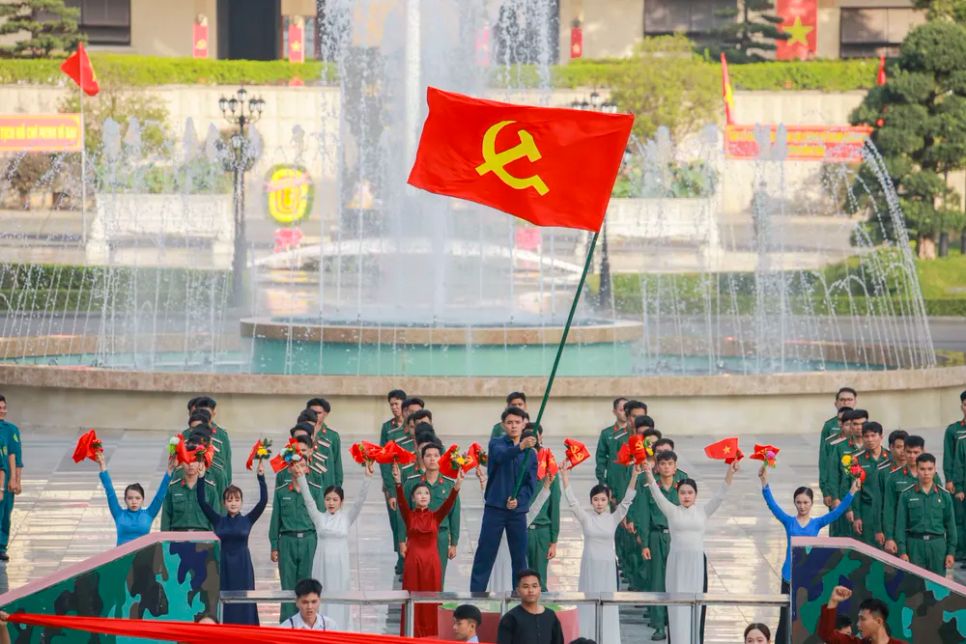 Gần 3.000 cán bộ, chiến sĩ lực lượng vũ trang Quân khu 7 đồng diễn chào mừng các ngày lễ lớn Gần 3.000 cán bộ, chiến sĩ lực lượng vũ trang Quân khu 7 đồng diễn chào mừng các ngày lễ lớn