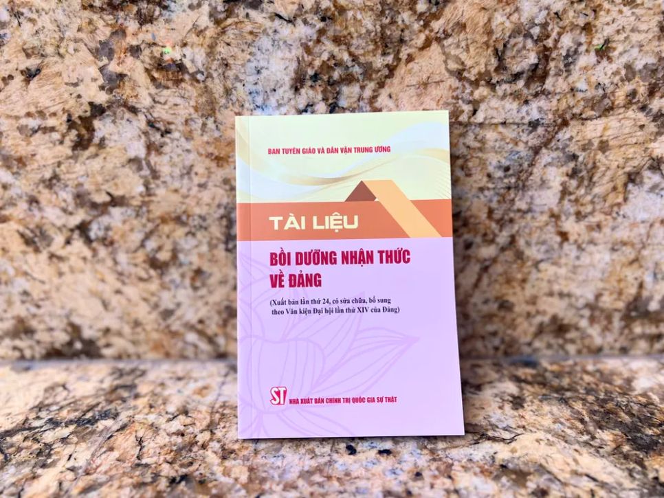 Tài liệu bồi dưỡng nhận thức về Đảng do Ban Tuyên giáo và Dân vận Trung ương chủ trì biên soạn, phối hợp Nhà xuất bản Chính trị quốc gia Sự thật xuất bản