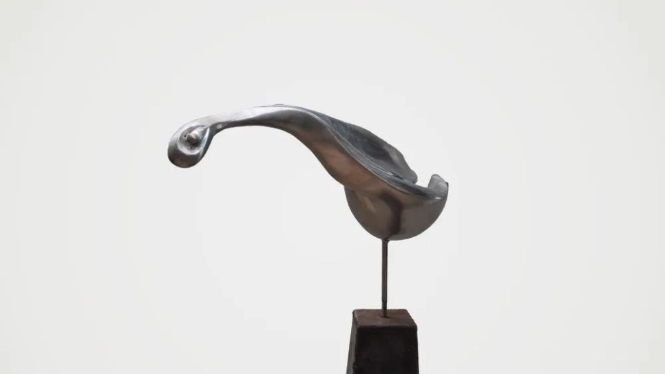 Điêu khắc “nhẹ hóa” kim loại của Trần Việt Hưng