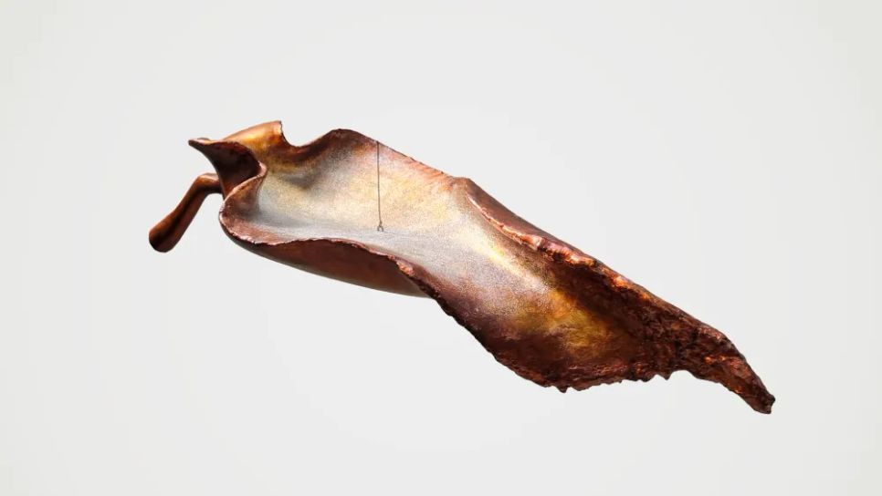 Điêu khắc “nhẹ hóa” kim loại của Trần Việt Hưng