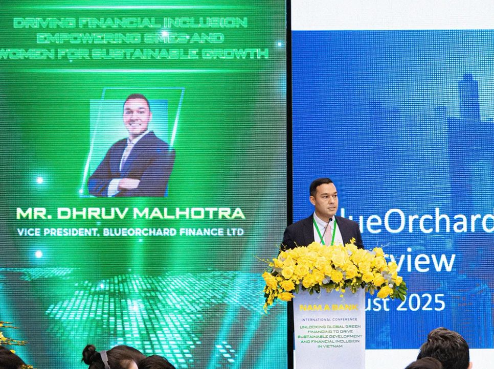 Ông Dhruv Malhotra đại diện BlueOrchard phát biểu tại hội thảo “Khai mở thị trường vốn xanh quốc tế - Thúc đẩy phát triển bền vững và tài chính toàn diện tại Việt Nam” do Nam A Bank tổ chức.
