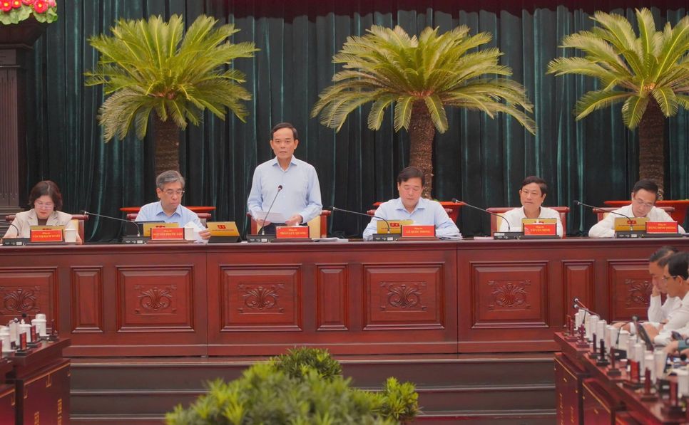 Bí thư Thành ủy TP.HCM Trần Lưu Quang phát biểu tại hội nghị. Ảnh: Duy Phú