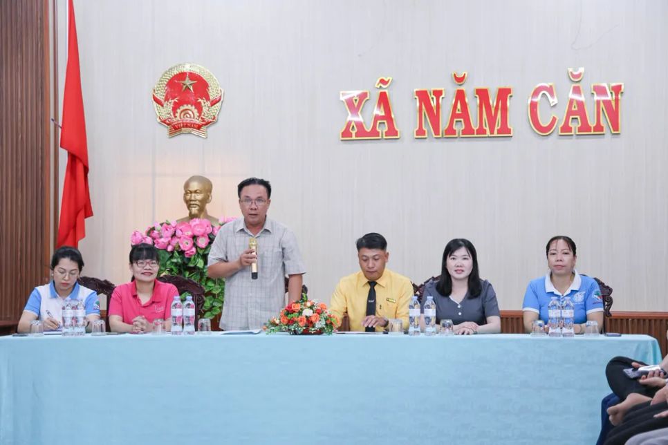 Phụ nữ khó khăn xã Năm Căn và Cái Đôi Vàm nhận hỗ trợ vốn vay