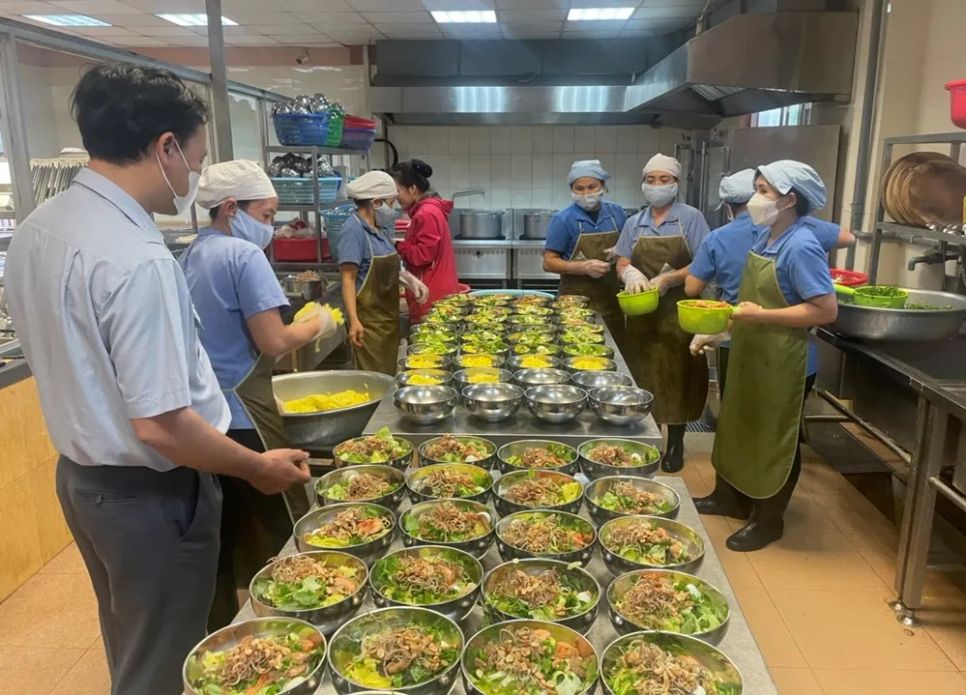 Bộ Y tế yêu cầu các địa phương và cơ quan chức năng tăng cường kiểm tra các bếp ăn tập thể