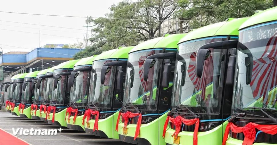 Hà Nội đưa vào vận hành thêm 10 tuyến xe buýt điện