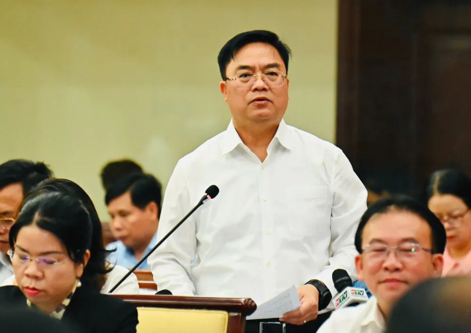 Giám đốc Sở Tài chính Hoàng Vũ Thảnh báo cáo tại hội nghị. Ảnh: VIỆT DŨNG