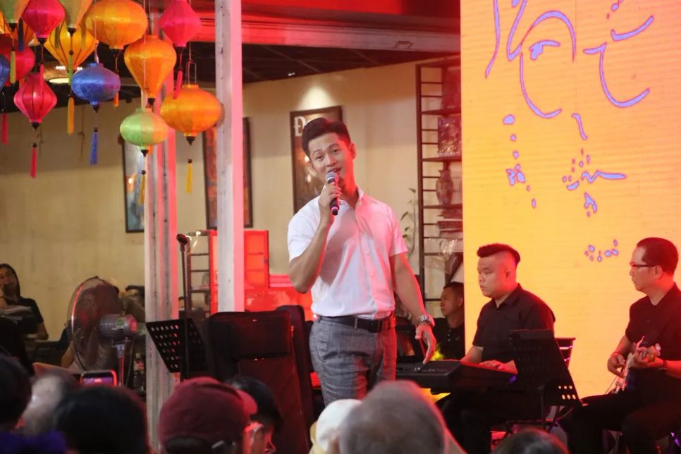 Ca sĩ Đức Tuấn